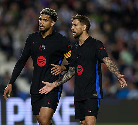 Inigo Martinez không được ra sân vì sao?