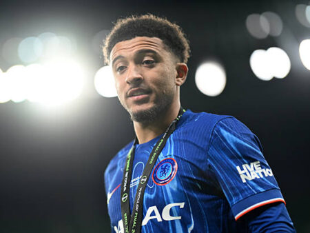 Sancho muốn ở lại Chelsea thì phải giảm lương