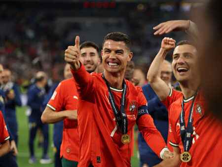Tuổi 40 Cr7 gặt hái thêm danh hiệu cho riêng mình